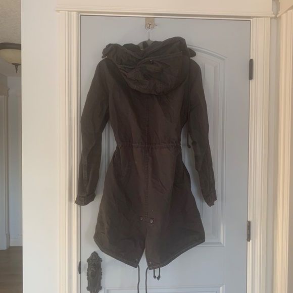 TNA aritzia rain jacket, with additional layer - Picture 6 of 8
